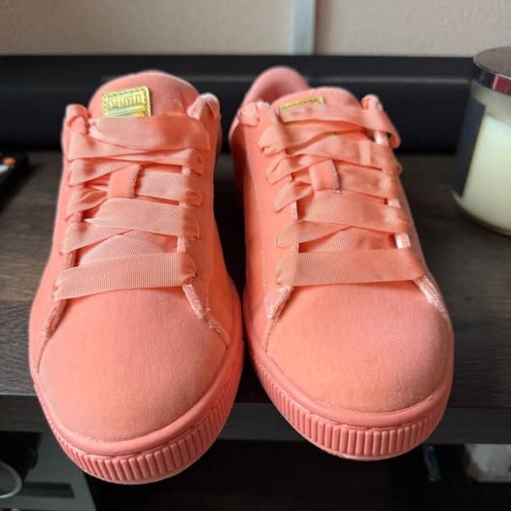 NEW IN BOX Puma Velour Sneakers Girls size 5 - Picture 5 of 8